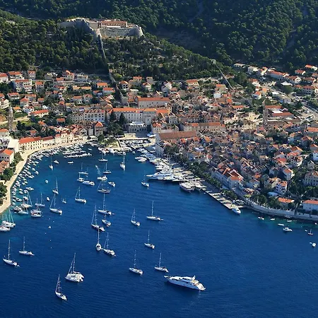 Sirena Hvar - New In 2026 3* חוואר